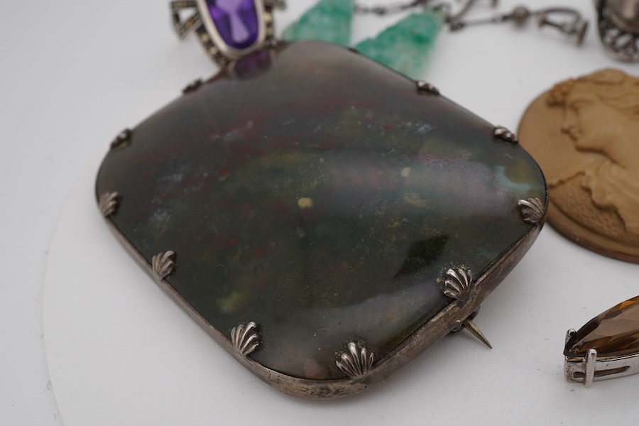 A small group of Victorian and later jewellery, including a white metal mounted bloodstone brooch, 57mm, lave cameo, rings, etc.